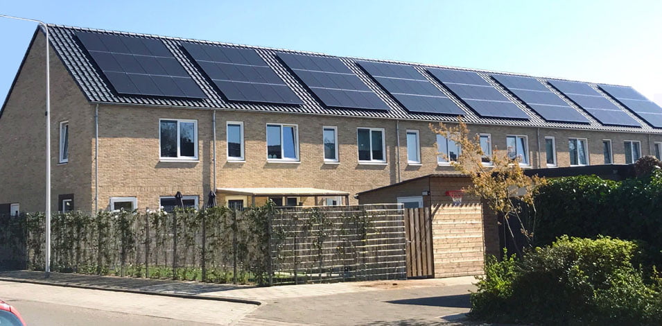 duurzame straat met zonnepanelen